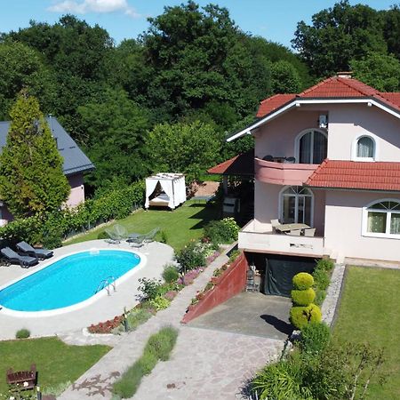 Villa Katarina With Pool Μπάνια Λούκα Εξωτερικό φωτογραφία