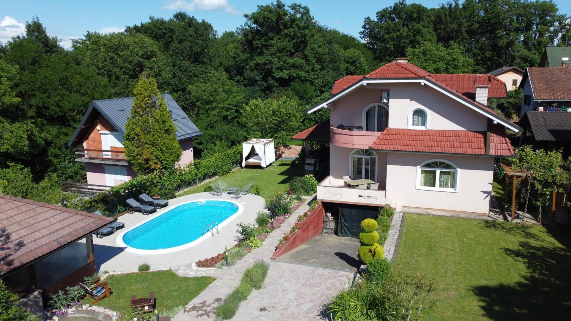Villa Katarina With Pool Μπάνια Λούκα Εξωτερικό φωτογραφία