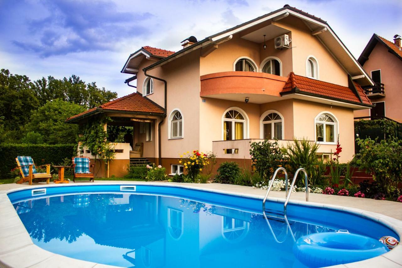 Villa Katarina With Pool Μπάνια Λούκα Εξωτερικό φωτογραφία