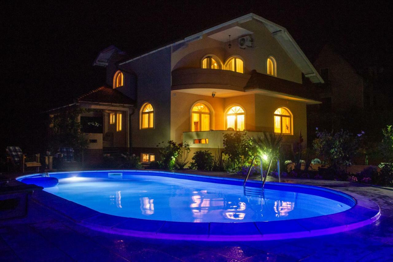 Villa Katarina With Pool Μπάνια Λούκα Εξωτερικό φωτογραφία