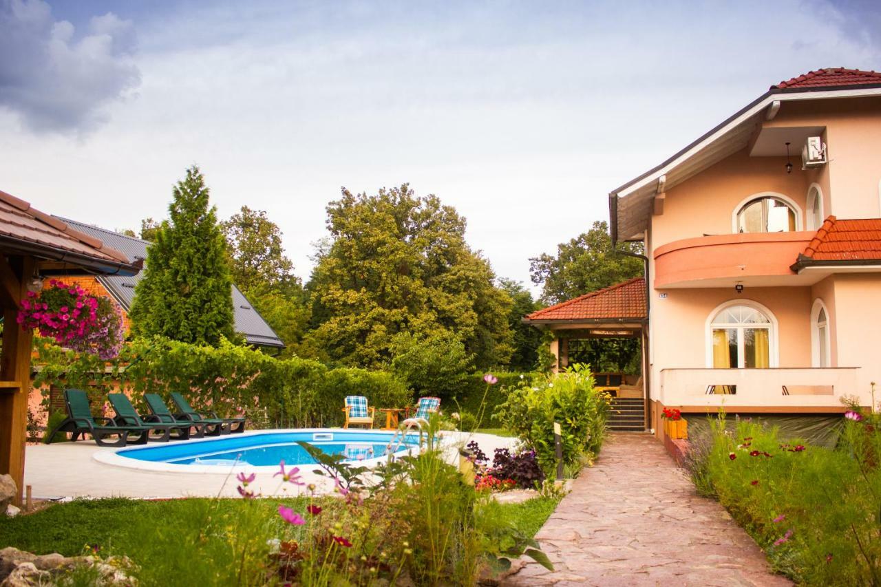 Villa Katarina With Pool Μπάνια Λούκα Εξωτερικό φωτογραφία
