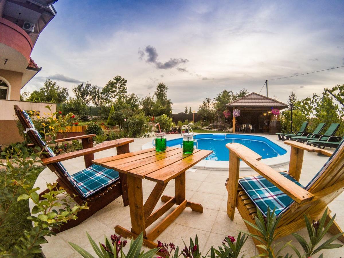 Villa Katarina With Pool Μπάνια Λούκα Εξωτερικό φωτογραφία